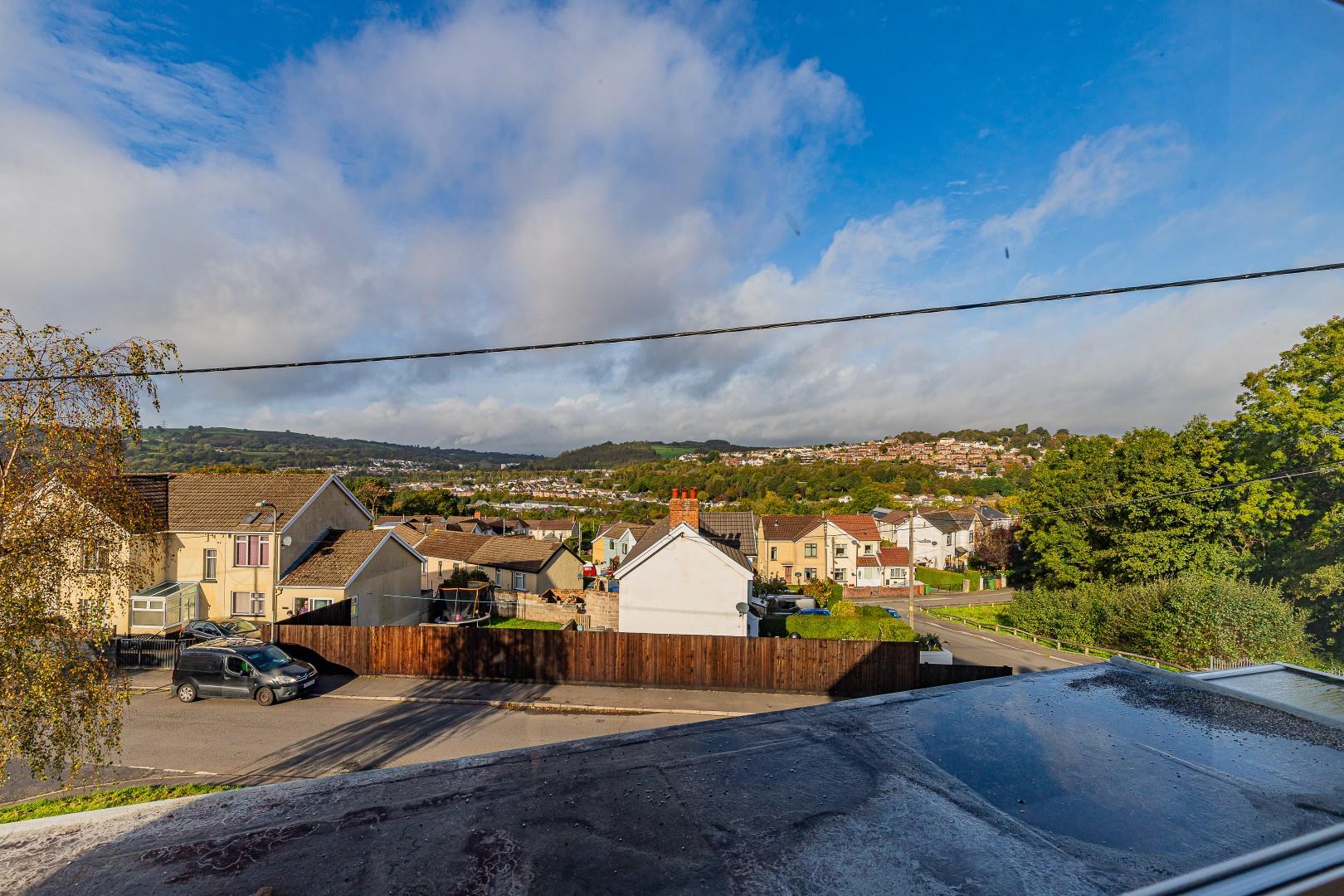 2, St. Annes Gardens Maesycwmmer — photograph 3